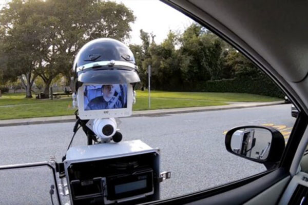 ربات پلیس امنیت جاده‌ها را تضمین می‌کند (+ویدئو)