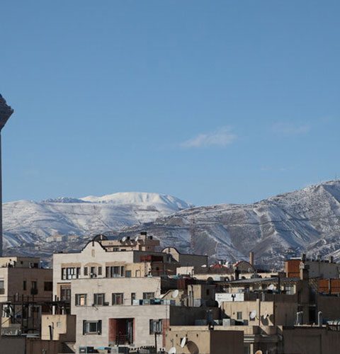 گزارش عجیب دولت: قیمت مسکن ریخت/ پورحاجت: دیگر نه کارمند و نه کارگر می‌توانند خانه بخرند