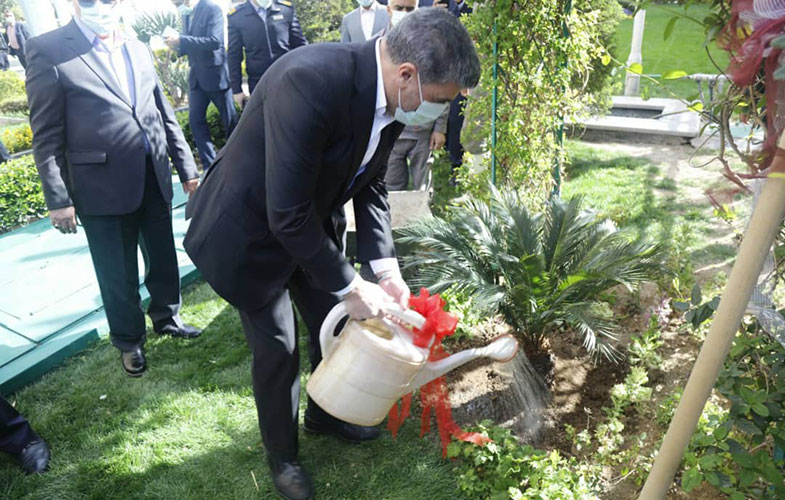 ​خبر خوش مدیرعامل بانک صادرات ایران برای سهامداران بانک در روز درختکاری