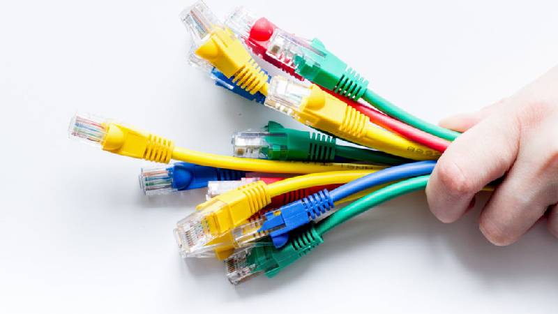 کابل شبکه چیست؟ انواع و کاربردهای آنها