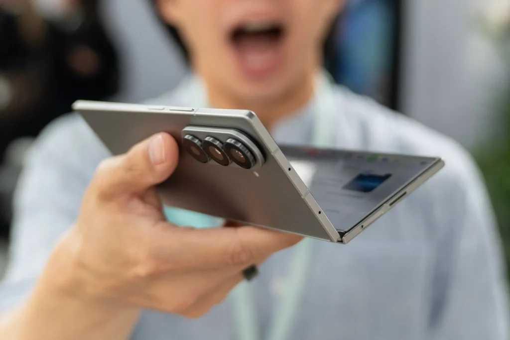 Samsung Galaxy Z Fold7 آغاز عصر جدیدی از گوشیهای هوشمند تاشو 2 Samsung-Galaxy-Z-Fold7