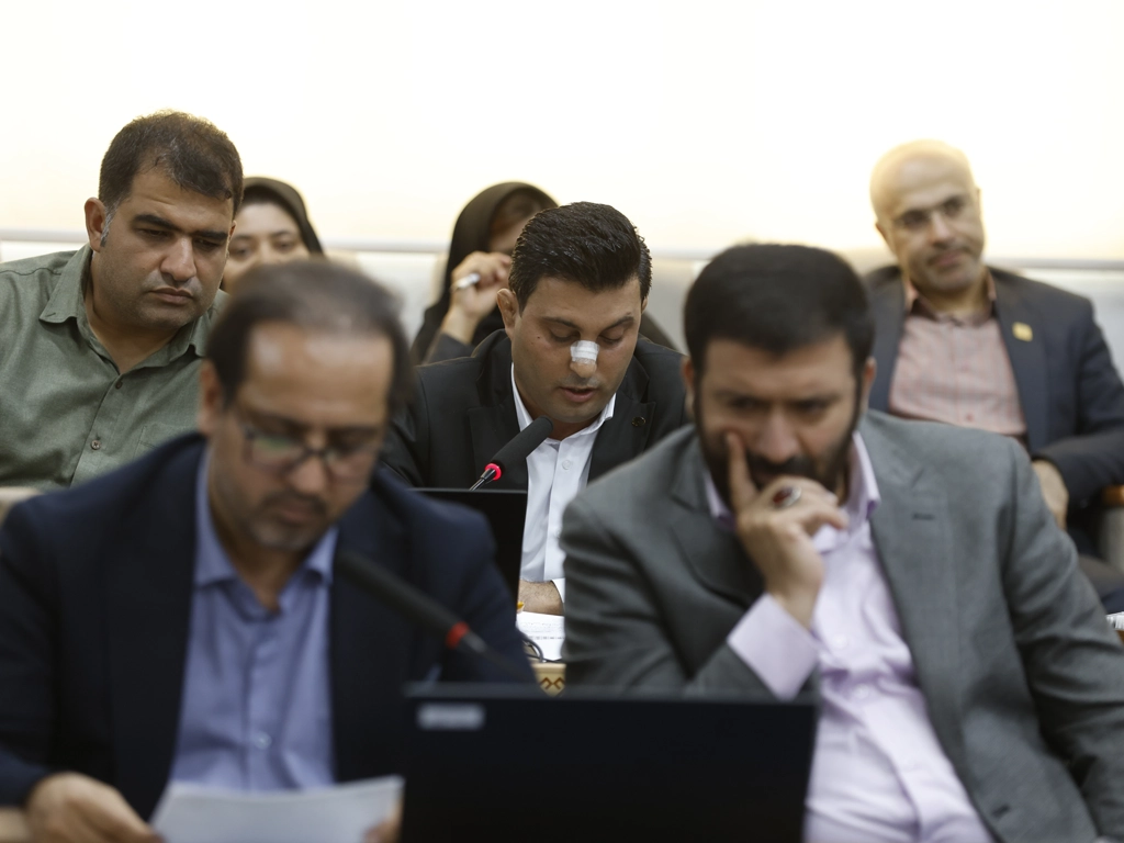 ثبت سرعت ۱.۹۵۱ گیگابیتی 5G ایرانسل در حضور معاون رئیسجمهوری 2 ثبت سرعت ۱.۹۵۱ گیگابیتی 5G ایرانسل در حضور معاون رئیسجمهوری