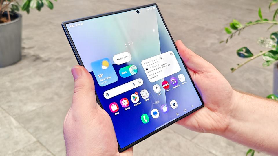 Honor Magic V5 برترین گوشی تاشوی جهان با ۷ سال بهروزرسانی 3 Honor Magic V5 برترین گوشی تاشوی جهان با ۷ سال بهروزرسانی