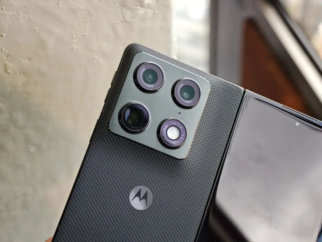 نقد و بررسی Motorola Razr Fold: پادشاه جدید تاشوهای کتابی