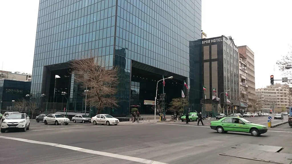 ساختمان یک بانک در تهران