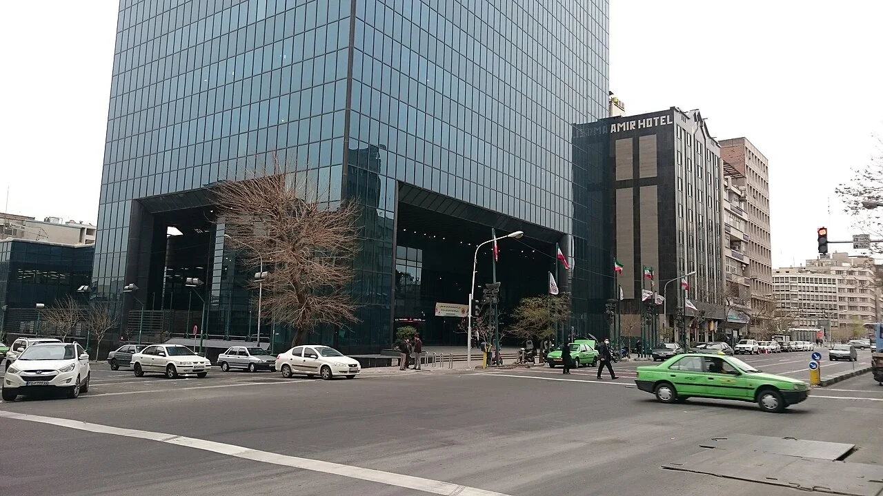 ساختمان یک بانک در تهران