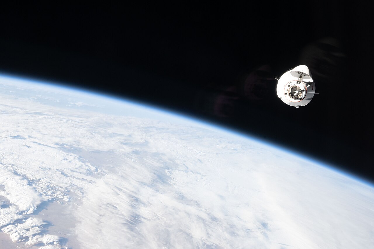 کپسول باری دراگون اسپیس‌ایکس در حال نزدیک شدن به ایستگاه فضایی بین‌المللی