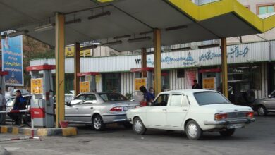 جایگاه سوخت و خودروهای در حال سوخت‌گیری در ایران