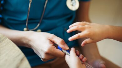 واکسیناسیون کودک در کلینیک