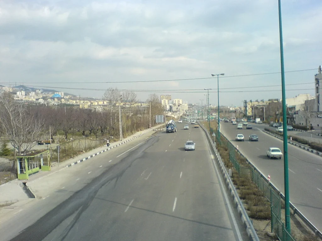 ناترازی بنزین با گرانکردن حل نمیشود؛ پیشنهاد کارت انرژی 2 بزرگراه آرتئا در تهران؛ حملونقل جادهای بخش مهمی از مصرف سوخت است